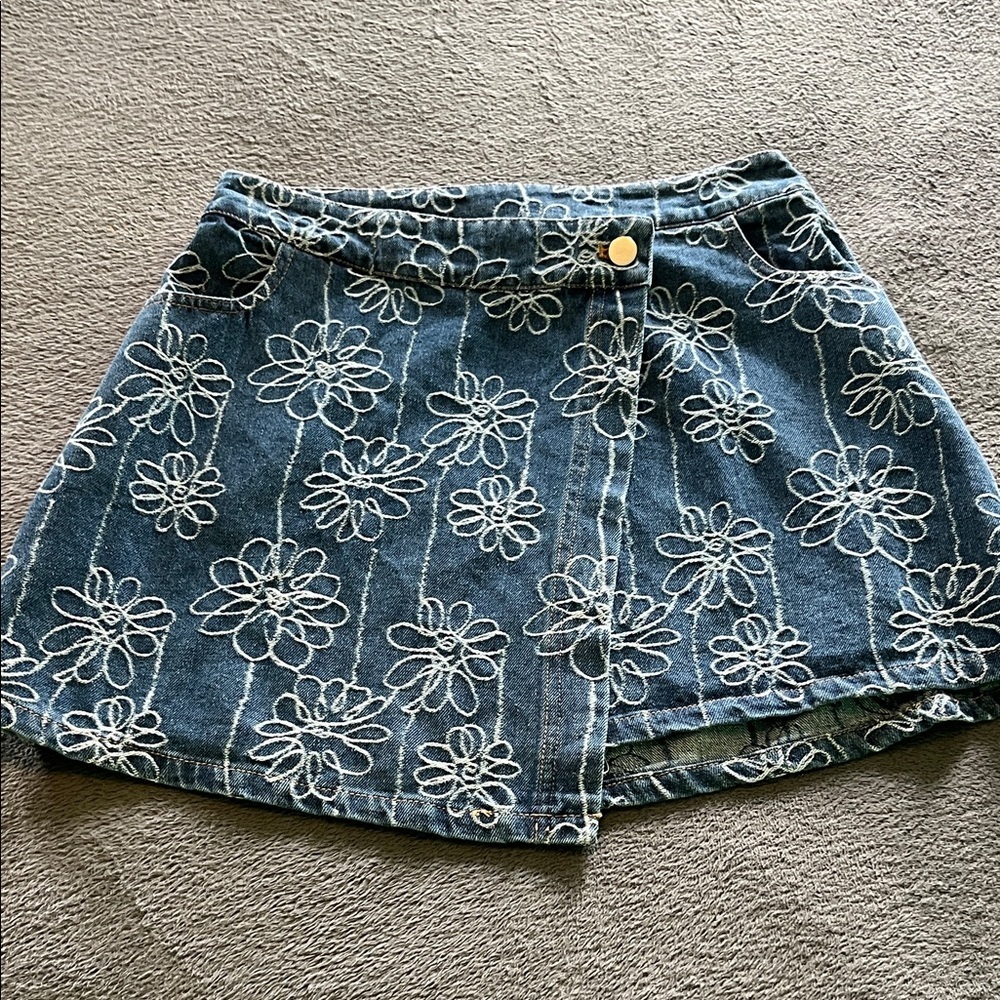 Lulus denim mini skirt with embroidered flowers new